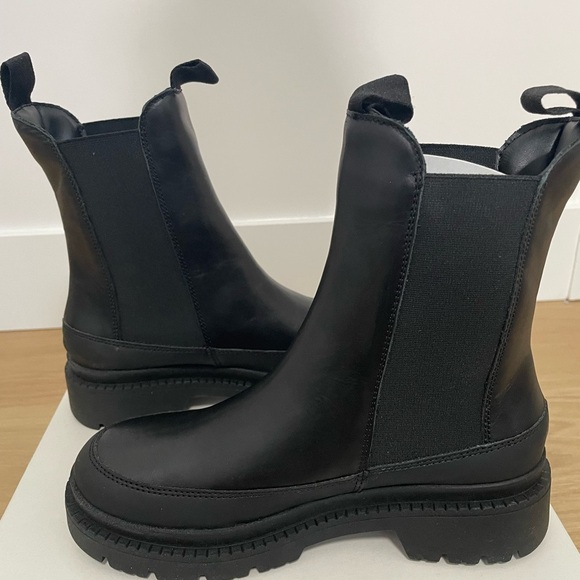 CALIA by Carrie Underwood Shoes - Calia by Carrie Underwood Black Chelsea “Peyton” Boot size 7